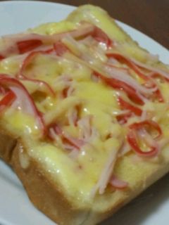 かにかまでシーフードピザ風チーズトースト-レシピのメイン写真