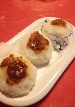 ☆手軽に焼きおにぎり〜味噌醤油のせ♪♪☆-レシピのメイン写真