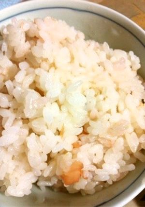夏にさっぱり！梅干し炊き込みごはん-レシピのメイン写真