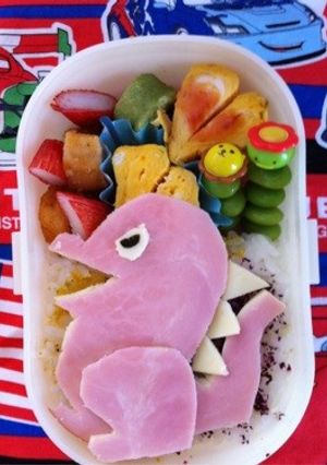 キャラ弁 恐竜 怪獣？-レシピのメイン写真