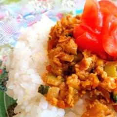 รูปของ 夏野菜＊ゴーヤとトマトのドライカレー。