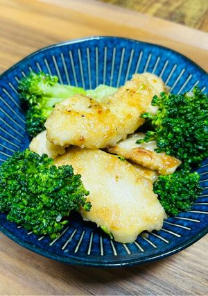 鶏むねとブロッコリーのガリバタ炒め-レシピのメイン写真