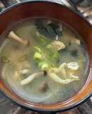 冷凍ほうれん草・油揚げ・玉ねぎのみそ汁