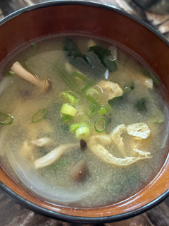 冷凍ほうれん草・油揚げ・玉ねぎのみそ汁-レシピのメイン写真