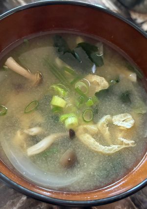 冷凍ほうれん草・油揚げ・玉ねぎのみそ汁-レシピのメイン写真