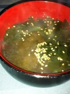 忙しい朝に:とろろ昆布とわかめのお吸い物-レシピのメイン写真