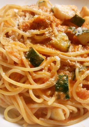 ホタテとズッキーニのトマトクリームパスタ-レシピのメイン写真