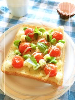 枝豆とトマトとクリチのバジルトースト-レシピのメイン写真