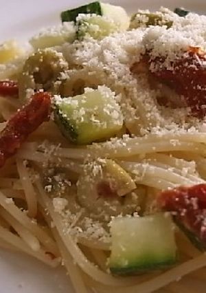 ズッキーニとドライトマトのパスタ-レシピのメイン写真