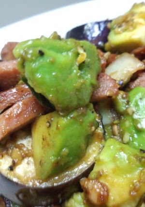 アボカドとベーコンのにんにく醤油炒め-レシピのメイン写真