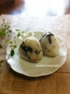 シーチキンと胡麻昆布*おにぎり-レシピのメイン写真