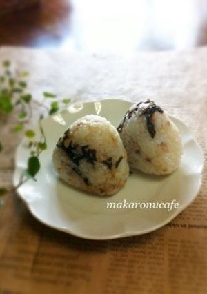 シーチキンと胡麻昆布＊おにぎり-レシピのメイン写真