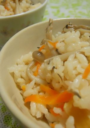 炊飯器で☆ふつうのシメジご飯-レシピのメイン写真