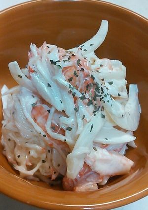 玉ねぎとカニかまのサラダ-レシピのメイン写真