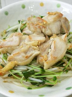 豆苗もやし鶏もも炒め(写真付き)-レシピのメイン写真