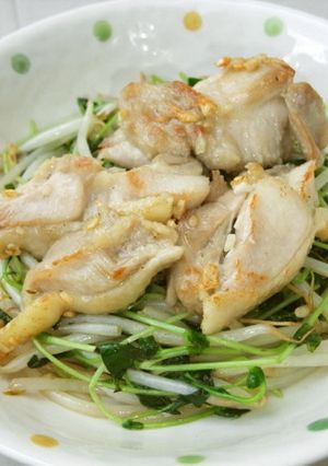 豆苗もやし鶏もも炒め（写真付き）-レシピのメイン写真