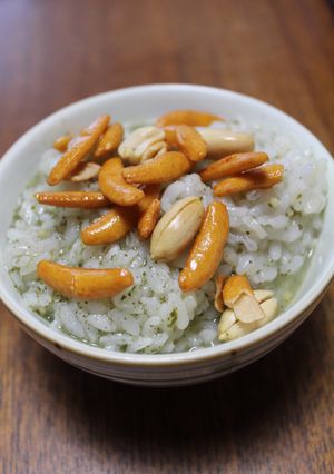 超簡単！お粥にトッピング！柿の種・わさび-レシピのメイン写真