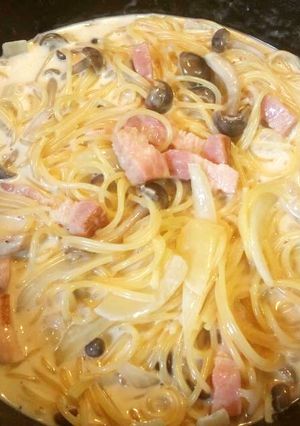 ダッチオーブンで作るクリームパスタ-レシピのメイン写真