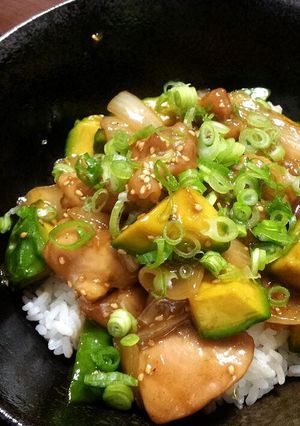 *鶏とアボカドのピリ辛照り焼き丼*-レシピのメイン写真
