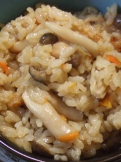 土鍋で炊き込みご飯-レシピのメイン写真