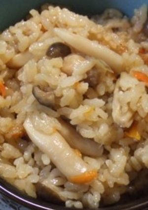 土鍋で炊き込みご飯-レシピのメイン写真