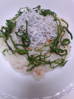 梅干しの炊き込みご飯・しらす大葉のせ-レシピのメイン写真