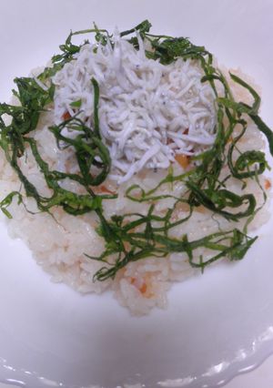 梅干しの炊き込みご飯・しらす大葉のせ-レシピのメイン写真