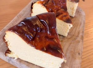 オイコスでバスク風チーズケーキ-レシピのメイン写真
