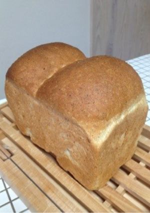 プチプチ食感たまらない。全粒粉食パン♫-レシピのメイン写真