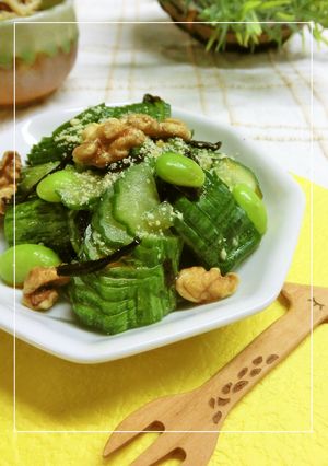 胡瓜と枝豆と胡桃の塩昆布すし酢和え-レシピのメイン写真
