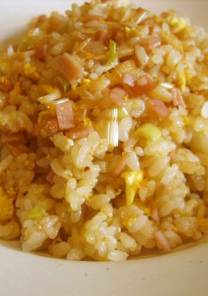 ウェイパーでうまい♪パラパラピリカラ炒飯-レシピのメイン写真
