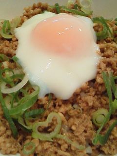 鶏そぼろ丼~温玉のせ~-レシピのメイン写真