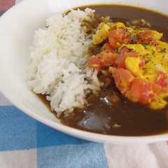 รูปของ トマト入りスクランブルエッグ☆カレー