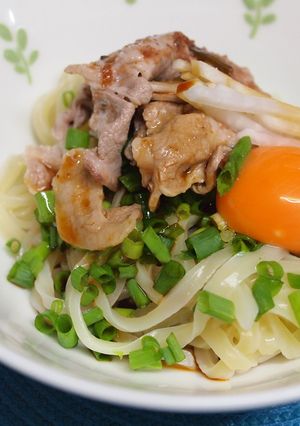 ☆梅肉ポークのネギ玉とろ～りうどん-レシピのメイン写真