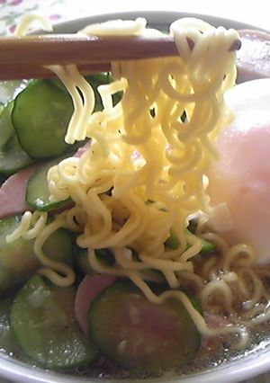 きゅうり入り即席ラーメン-レシピのメイン写真