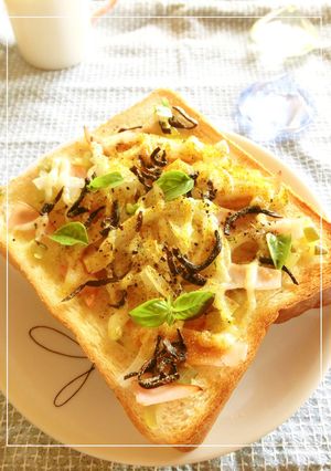 ハムと玉葱と塩昆布のカレー風味トースト-レシピのメイン写真