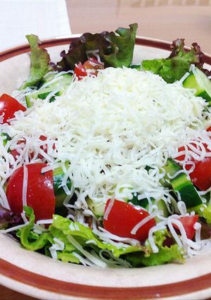 ショプスカサラダ（ブルガリア料理）-レシピのメイン写真
