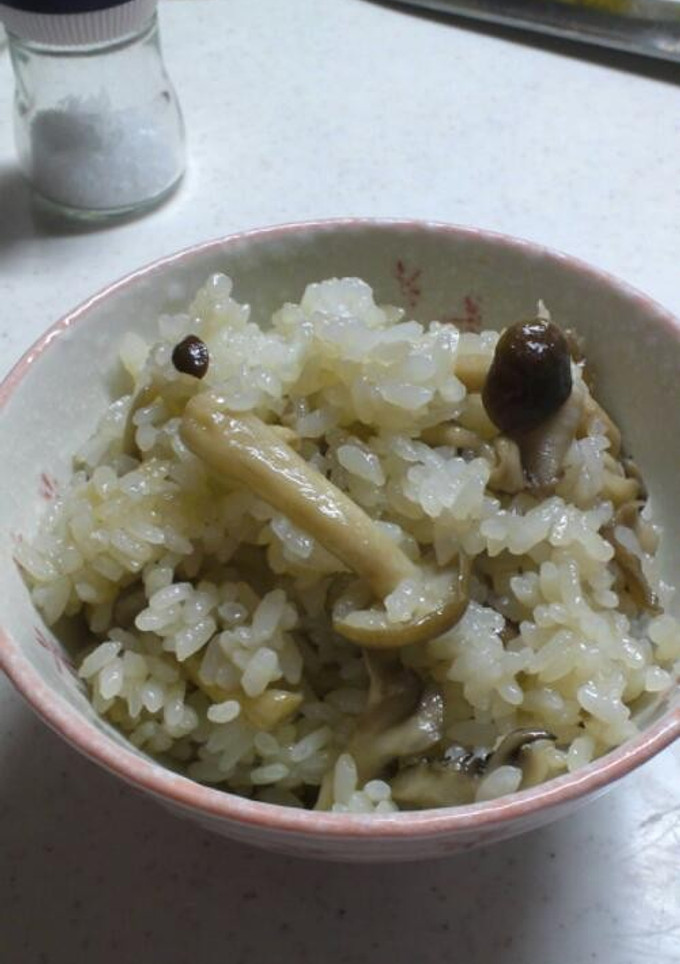 あっさり塩味舞茸シメジの炊き込みご飯♪-レシピのメイン写真