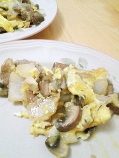 簡単☆豚肉とマッシュルームの卵とじ炒め-レシピのメイン写真