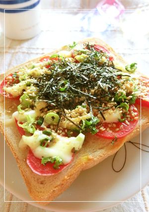 葱・胡麻・トマトと椎茸茶のトースト-レシピのメイン写真