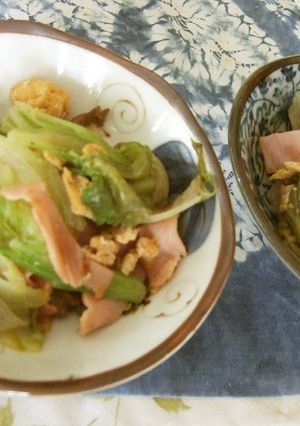 野菜炒め…みたいな。レタス×卵×ベーコン-レシピのメイン写真