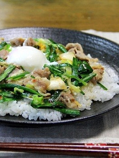 ニラ豚キムチ丼 温たまのっけ-レシピのメイン写真