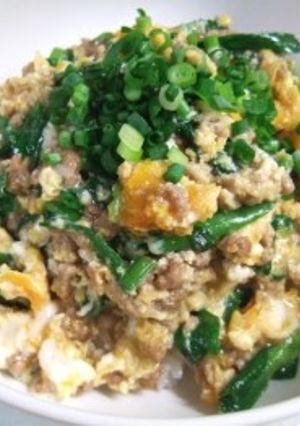 簡単・節約・「ひき肉のニラ玉丼」-レシピのメイン写真