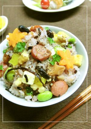 ウインナー×梅　具だくさん十六穀ごはん-レシピのメイン写真