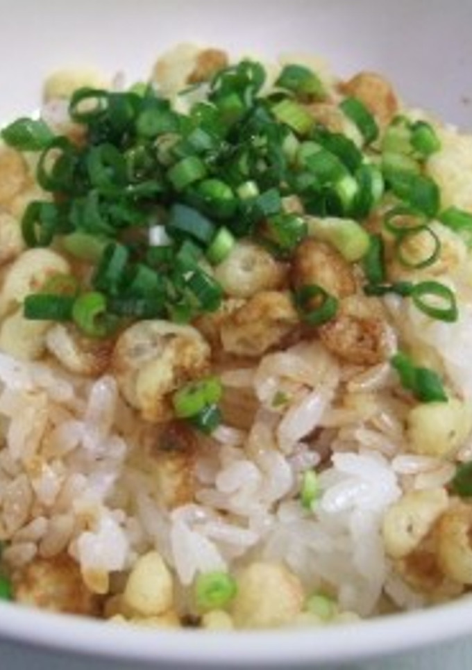 お手軽・簡単【卵とチーズと揚げ玉丼】-レシピのメイン写真