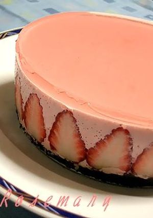 苺たっぷり♪　ピンク＆マジック・レアチーズケーキ-レシピのメイン写真