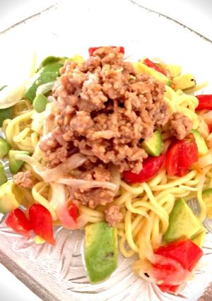 スタミナ☆アボカドとトマトの肉みそ冷麺-レシピのメイン写真