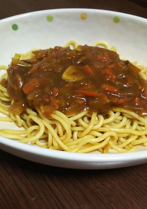 残ったカレーｄｅ焼かないカレー焼きそば-レシピのメイン写真