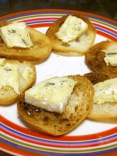 ブルーチーズのはちみつカナッペ-レシピのメイン写真