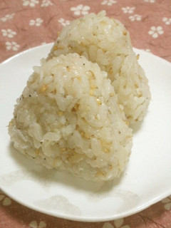 *塩麹deしらすと鰹節のおにぎり*-レシピのメイン写真